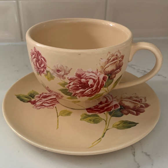 Teacup and plate set - Picture 1 of 5